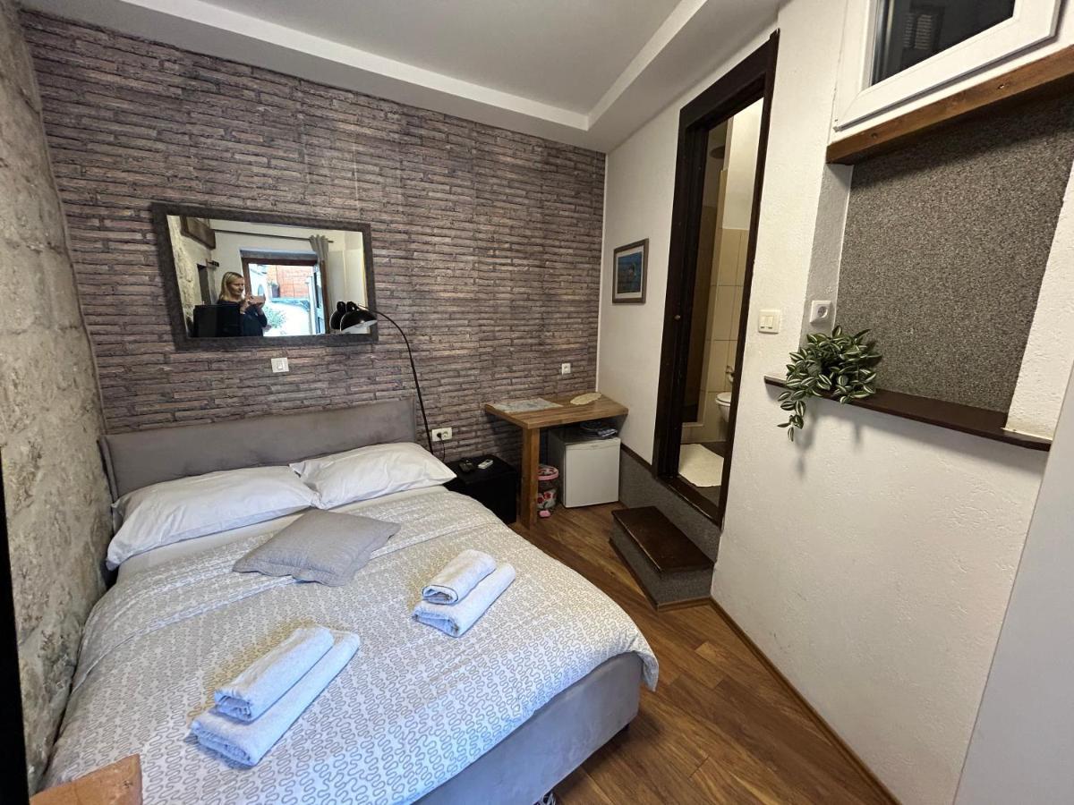 Elena Rooms Split Exterior photo